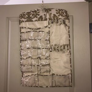 Hanging jewelry organizer